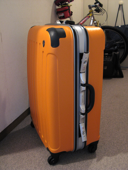 最近のスーツケース　かっこいい！